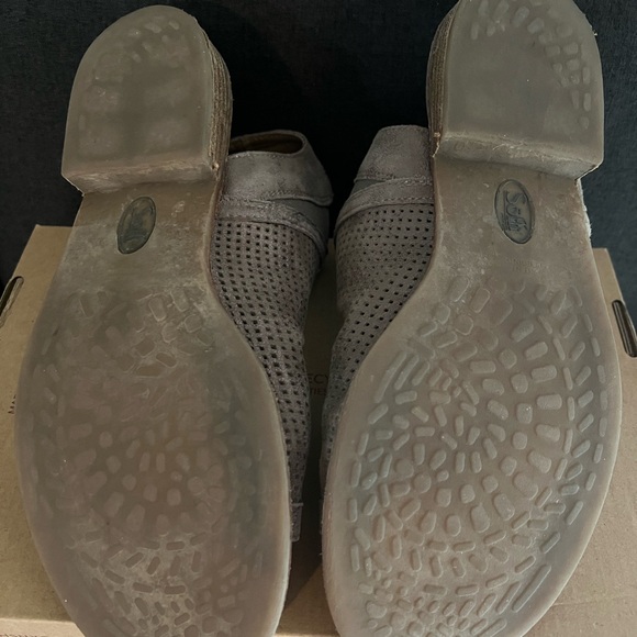 Women’s sz 10 Sofft peep toe booties - Picture 4 of 4